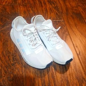 white adidas size 8.5 shoe